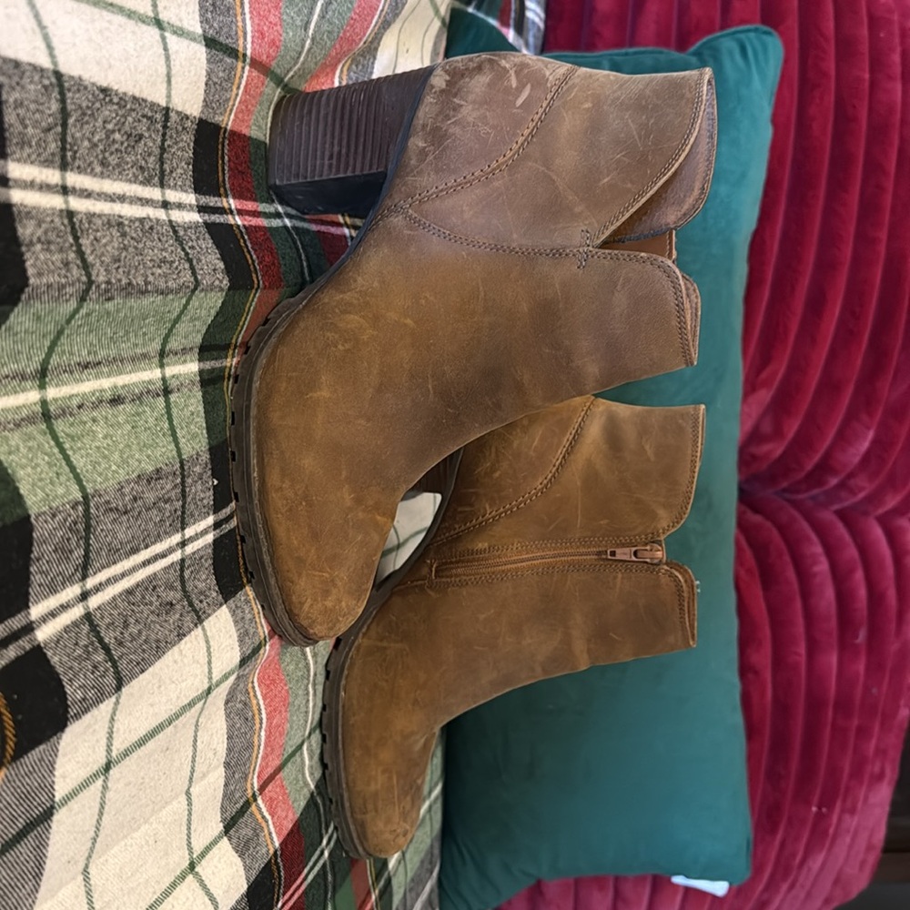 Clark’s Leather booties - Picture 2 of 3